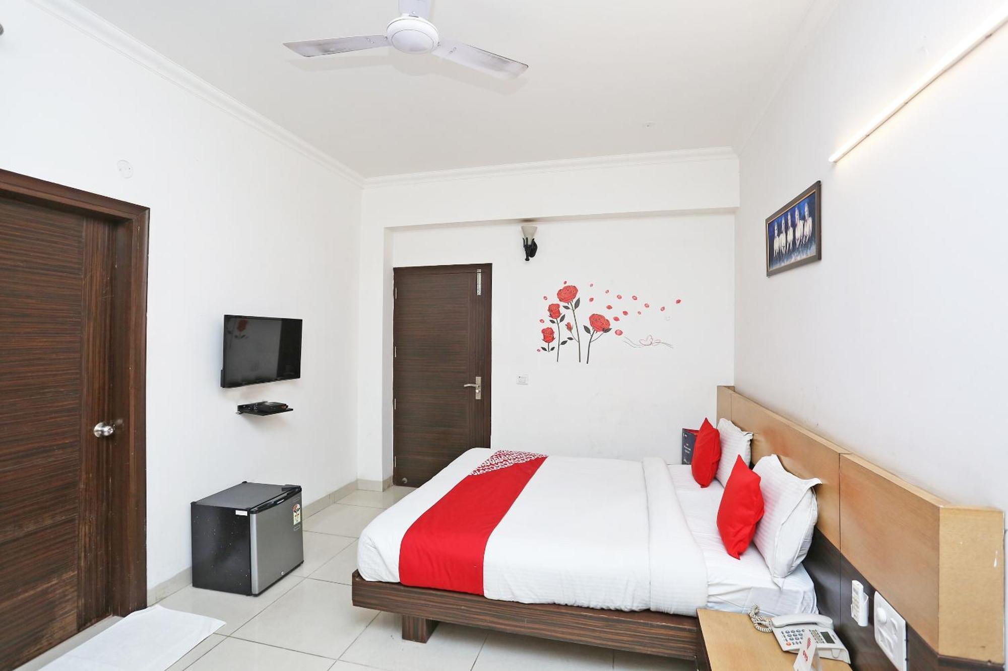 OYO 531 Hotel Cyber Inn Gurgaon Exterior foto
